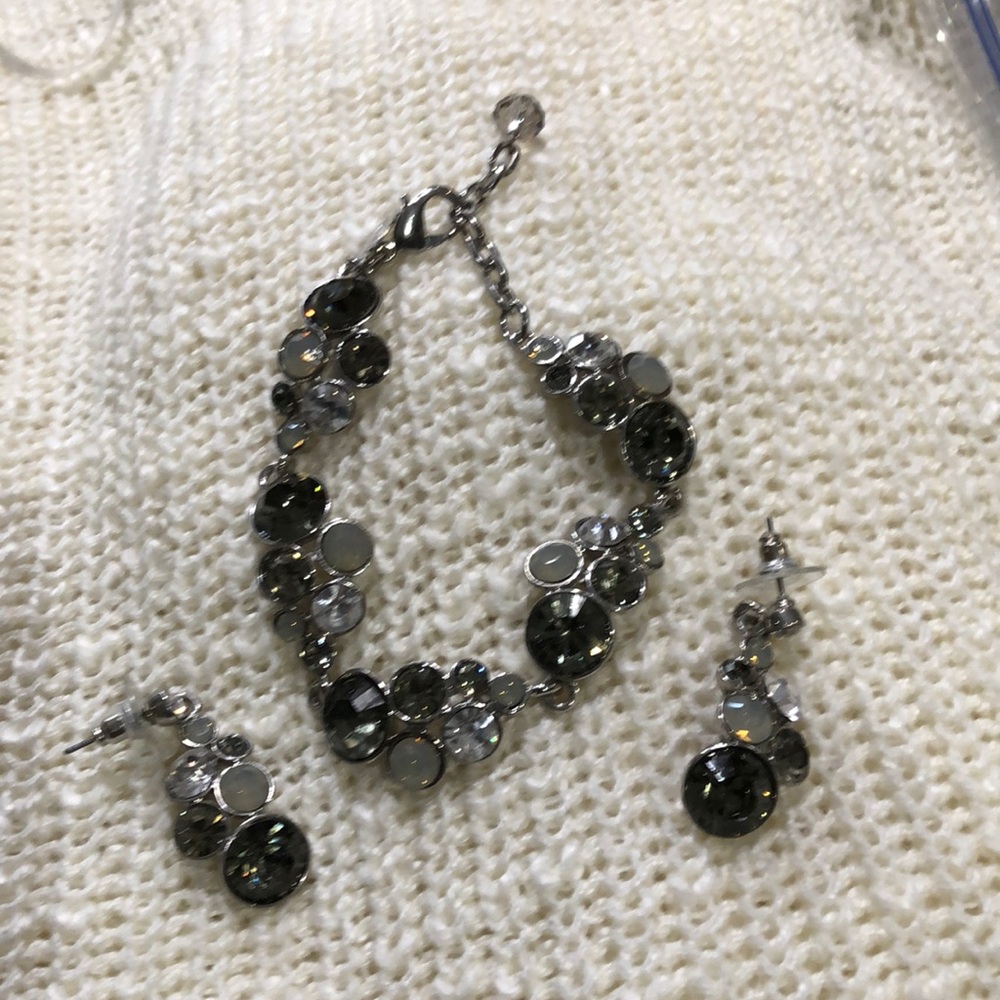 Bracelet and earrings